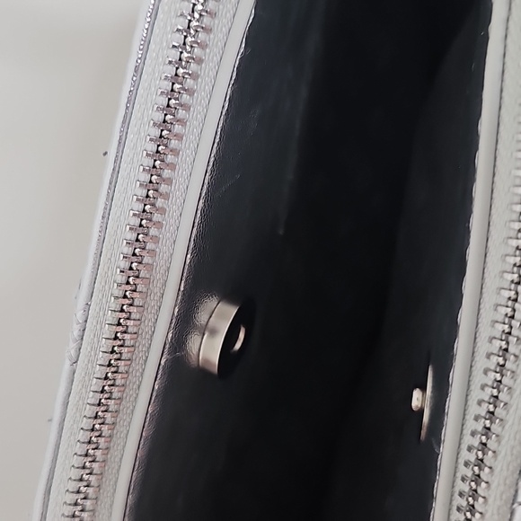 5/25 ❤️ Steve Madden Silver Metallic Crossbody Bag New without tags - Picture 6 of 7